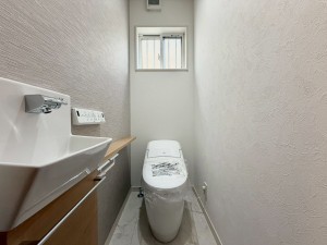 大津市月輪、新築一戸建てのトイレ画像です
