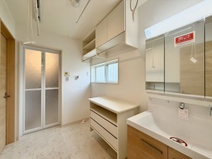 大津市月輪、新築一戸建ての洗面画像です