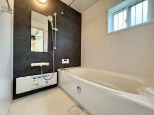大津市月輪、新築一戸建ての風呂画像です