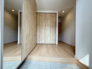 大津市月輪、新築一戸建ての玄関画像です