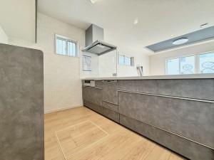 大津市月輪、新築一戸建てのキッチン画像です
