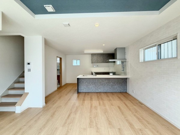 大津市月輪、新築一戸建ての居間画像です