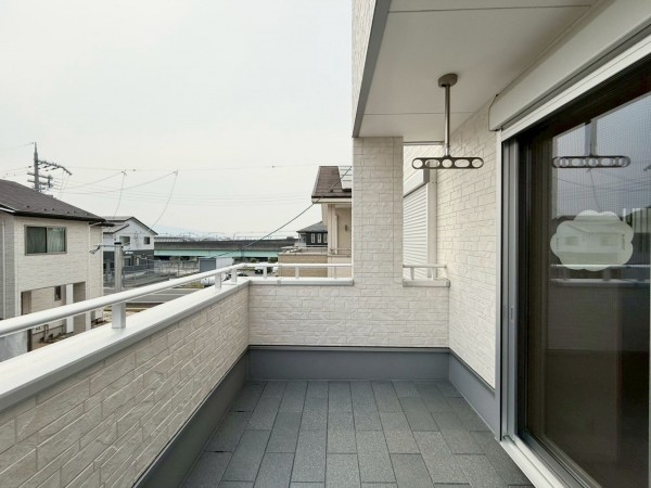 大津市月輪、新築一戸建てのバルコニー画像です