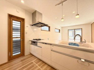 大津市一里山、新築一戸建てのキッチン画像です