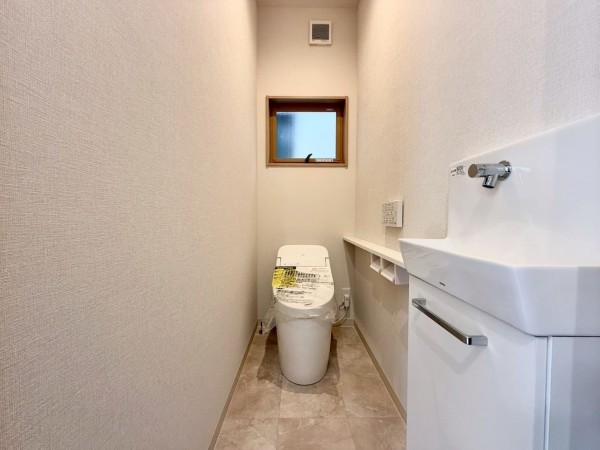 大津市一里山、新築一戸建てのトイレ画像です