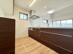 大津市月輪、新築一戸建てのキッチン画像です