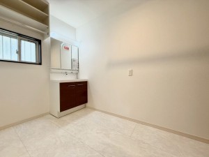 大津市月輪、新築一戸建ての洗面画像です