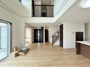 大津市月輪、新築一戸建ての居間画像です