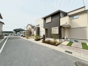 大津市月輪、新築一戸建ての前面道路を含む現地写真画像です
