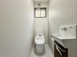 大津市月輪、新築一戸建てのトイレ画像です