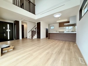 大津市月輪、新築一戸建ての居間画像です