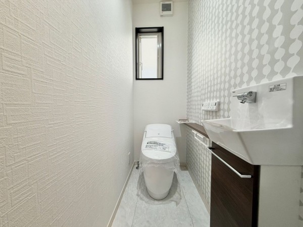 大津市月輪、新築一戸建てのトイレ画像です