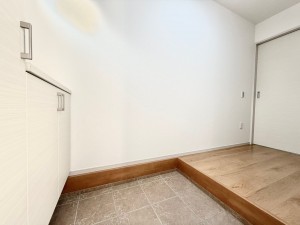 大津市見世、新築一戸建ての玄関画像です