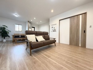 大津市見世、新築一戸建ての居間画像です