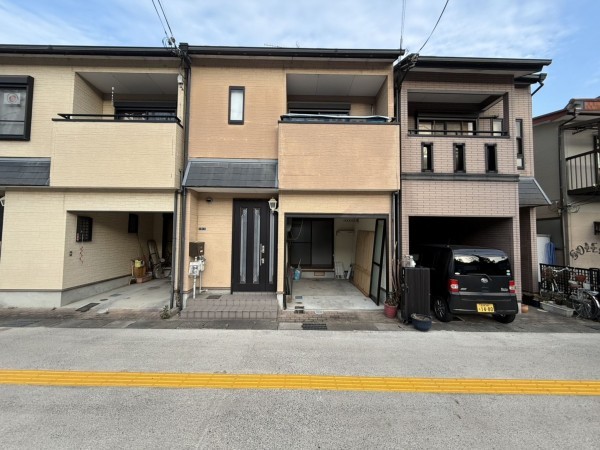 大津市御陵町、中古一戸建ての外観画像です