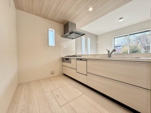 大津市木の岡町、新築一戸建てのキッチン画像です