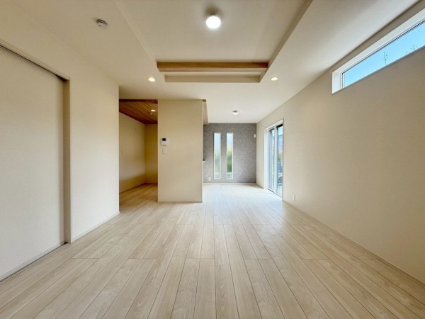 大津市木の岡町、新築一戸建ての居間画像です
