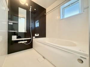 草津市平井、新築一戸建ての風呂画像です