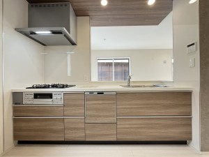 草津市木川町、新築一戸建てのキッチン画像です