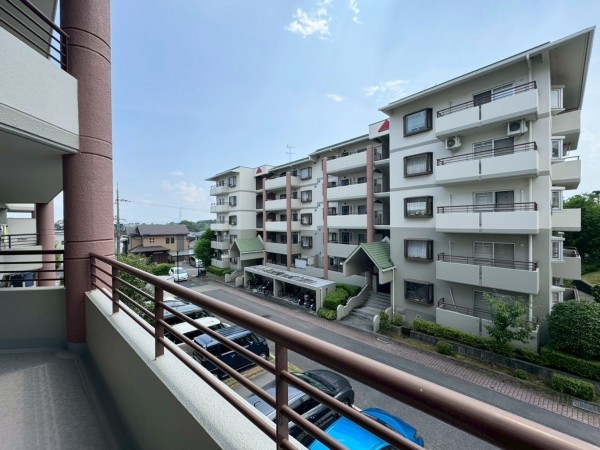 大津市仰木の里、マンションの画像です