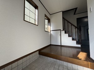 大津市一里山、中古一戸建ての玄関画像です