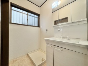大津市一里山、中古一戸建ての洗面画像です