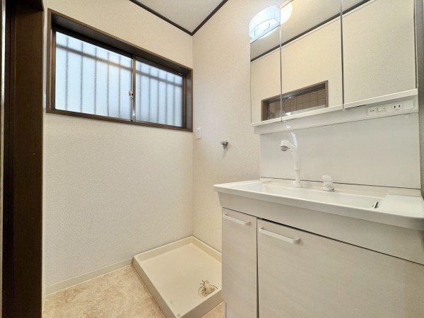 大津市一里山、中古一戸建ての洗面画像です