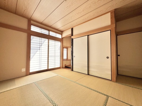 大津市一里山、中古一戸建ての居間画像です