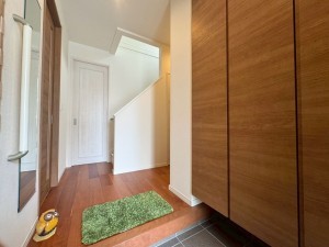 草津市南草津プリムタウン、中古一戸建ての玄関画像です