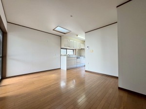 大津市大江、中古一戸建ての居間画像です