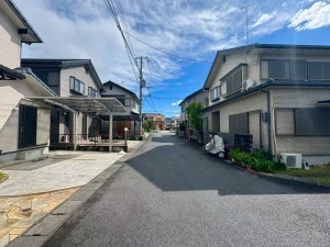 大津市大江、中古一戸建ての前面道路を含む現地写真画像です