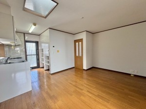 大津市大江、中古一戸建ての居間画像です
