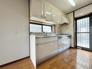 大津市大江、中古一戸建てのキッチン画像です