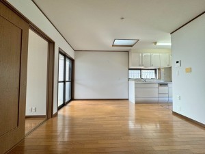 大津市大江、中古一戸建ての居間画像です