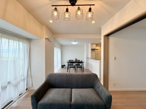 草津市矢橋町、マンションの居間画像です