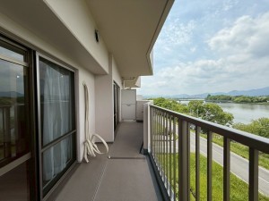 草津市矢橋町、マンションのバルコニー画像です