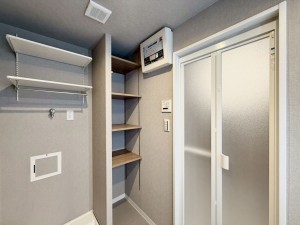 草津市矢橋町、マンションの洗面画像です