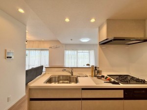 草津市矢橋町、マンションのキッチン画像です
