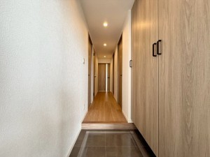 草津市矢橋町、マンションの玄関画像です