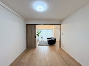 草津市矢橋町、マンションの居間画像です