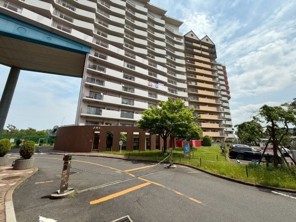 草津市矢橋町、マンションの外観画像です