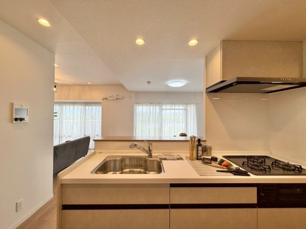 草津市矢橋町、マンションのキッチン画像です