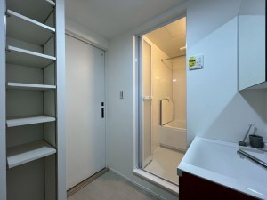 大津市湖城が丘、マンションの画像です