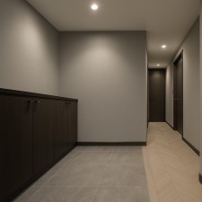 大津市茶が崎、マンションの玄関画像です