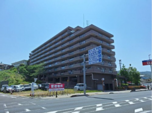 大津市本宮、マンションの画像です
