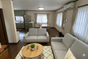 湖南市岩根、中古一戸建ての画像です