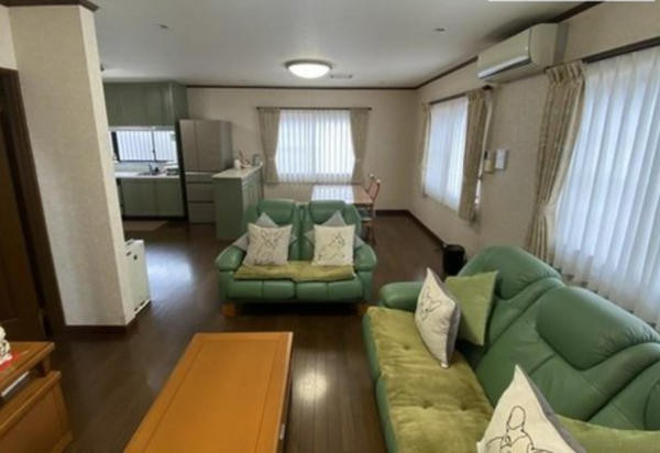 湖南市岩根、中古一戸建ての画像です