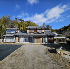 湖南市岩根、中古一戸建ての画像です