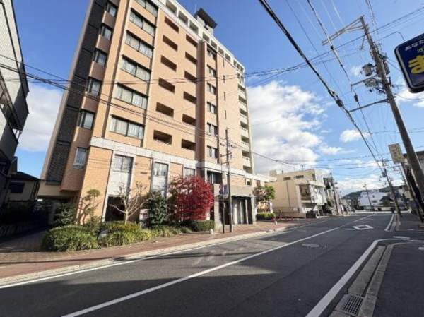 大津市鳥居川町、マンションの画像です