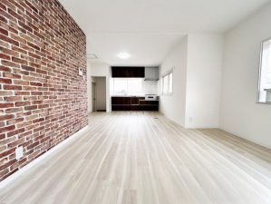 湖南市岩根、中古一戸建ての画像です